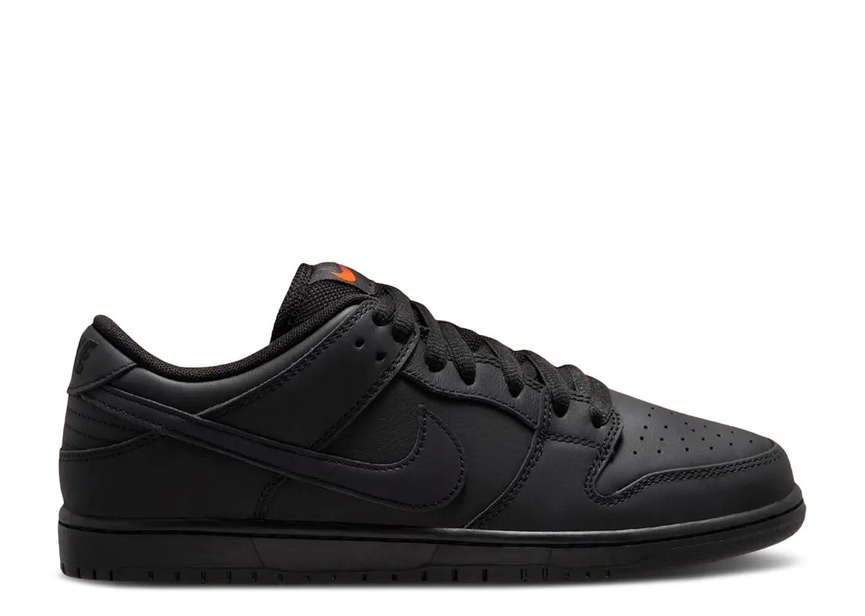 Dunk Low SB 'Triple Black'