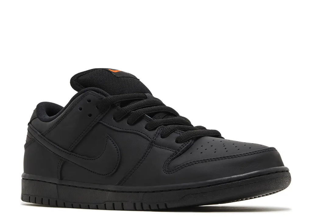 Dunk Low SB 'Triple Black'