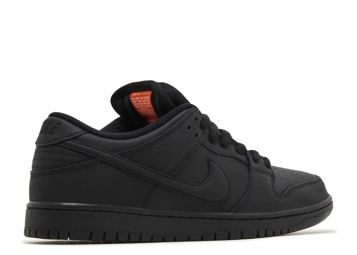 Dunk Low SB 'Triple Black'