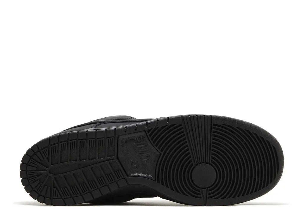 Dunk Low SB 'Triple Black'