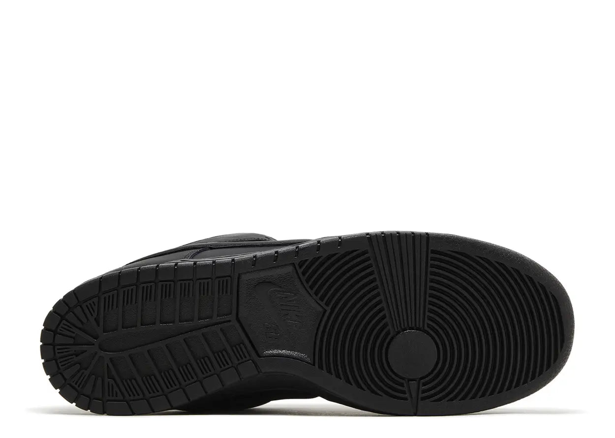 Dunk Low SB 'Triple Black'